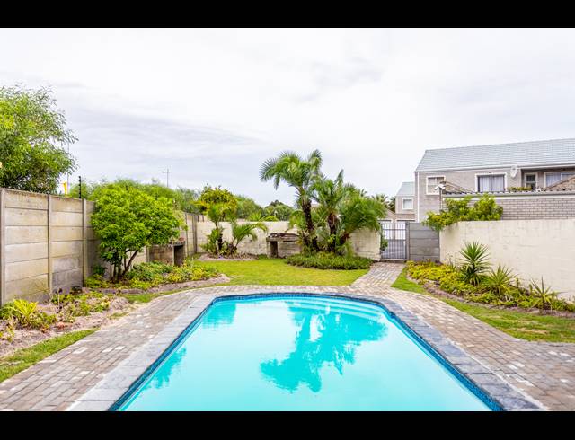 2 BEDROOM FLAT SOLD IN BLOUBERG SANDS